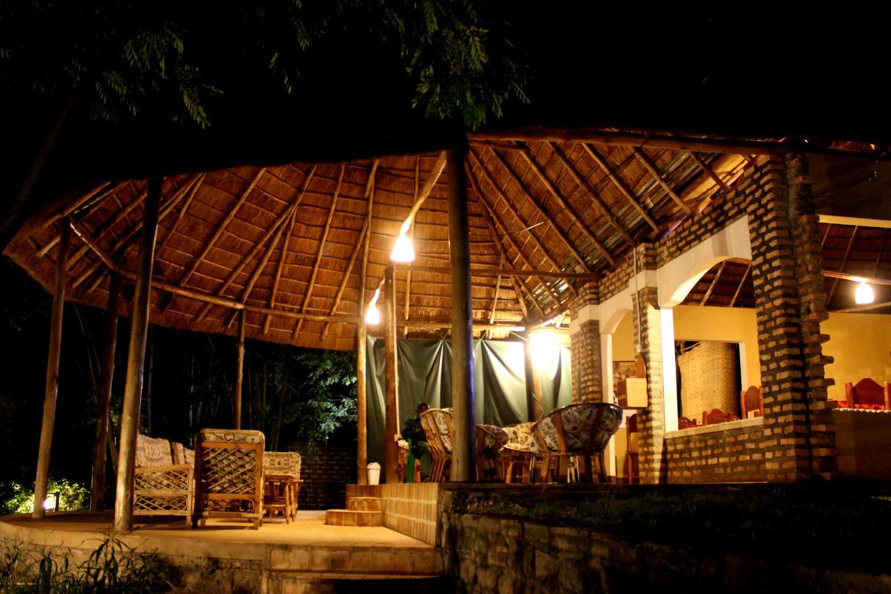 Irungu Forest Safari Lodge Katunguru Eksteriør bilde