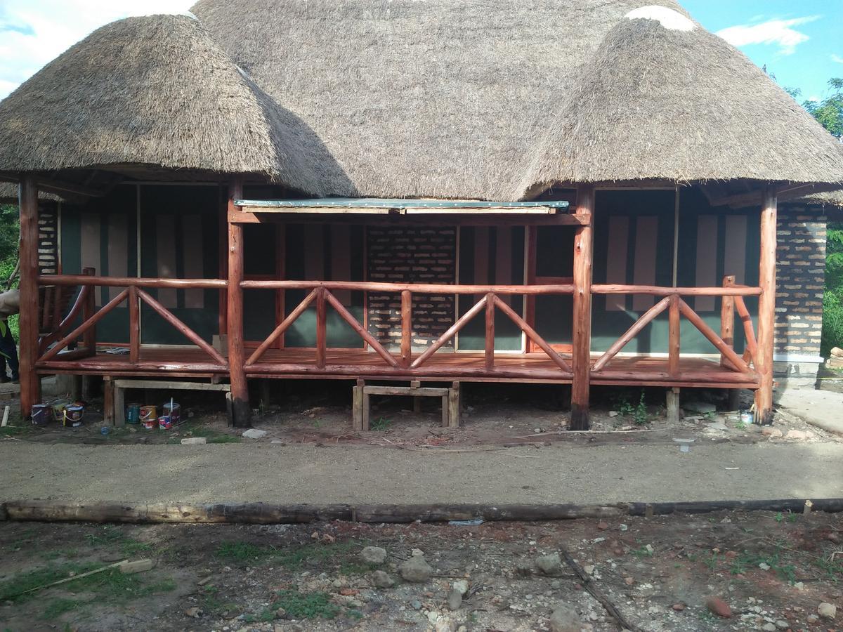 Irungu Forest Safari Lodge Katunguru Eksteriør bilde