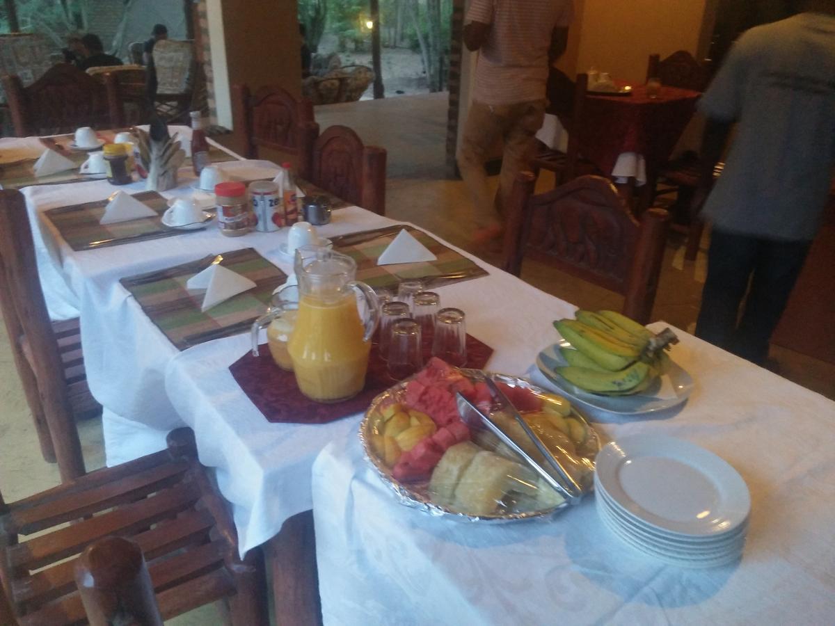 Irungu Forest Safari Lodge Katunguru Eksteriør bilde