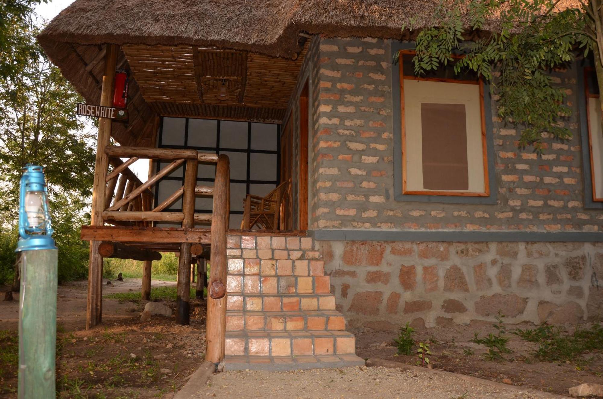 Irungu Forest Safari Lodge Katunguru Eksteriør bilde